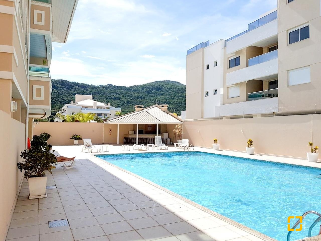 Apartamento com 116m², 4 quartos (sendo 1 suíte), 2 garagens, no bairro Ingleses do Rio Vermelho em Florianópolis