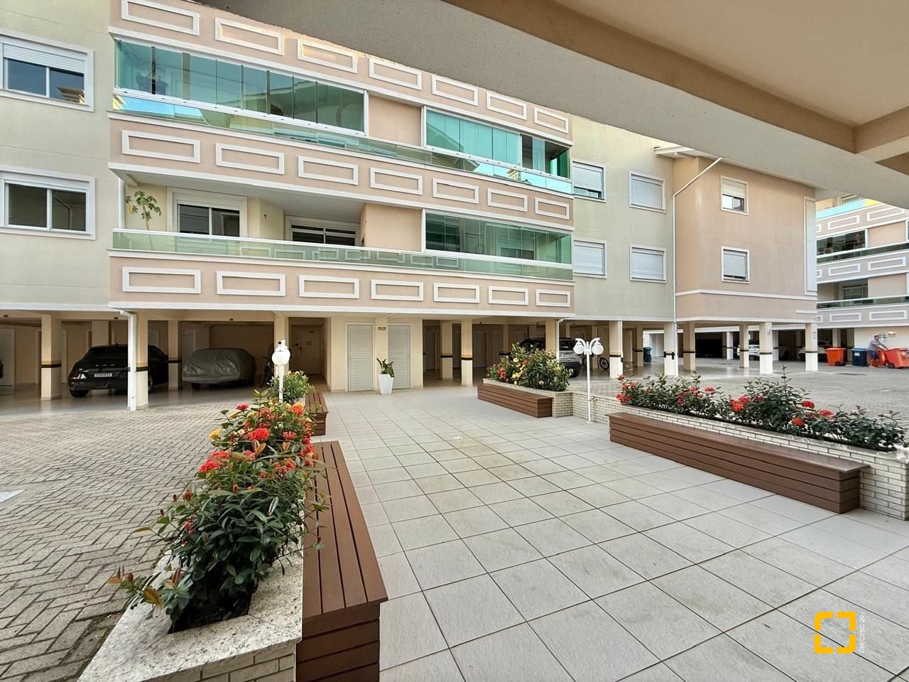Apartamento com 116m², 4 quartos (sendo 1 suíte), 2 garagens, no bairro Ingleses do Rio Vermelho em Florianópolis