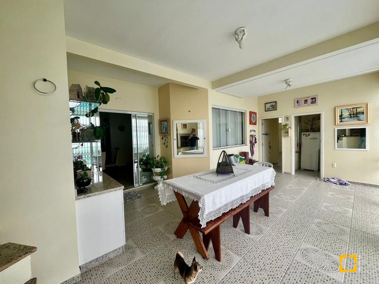 Casa com 223m², 3 quartos (sendo 3 suítes), 2 garagens, no bairro Ponta de Baixo em São José