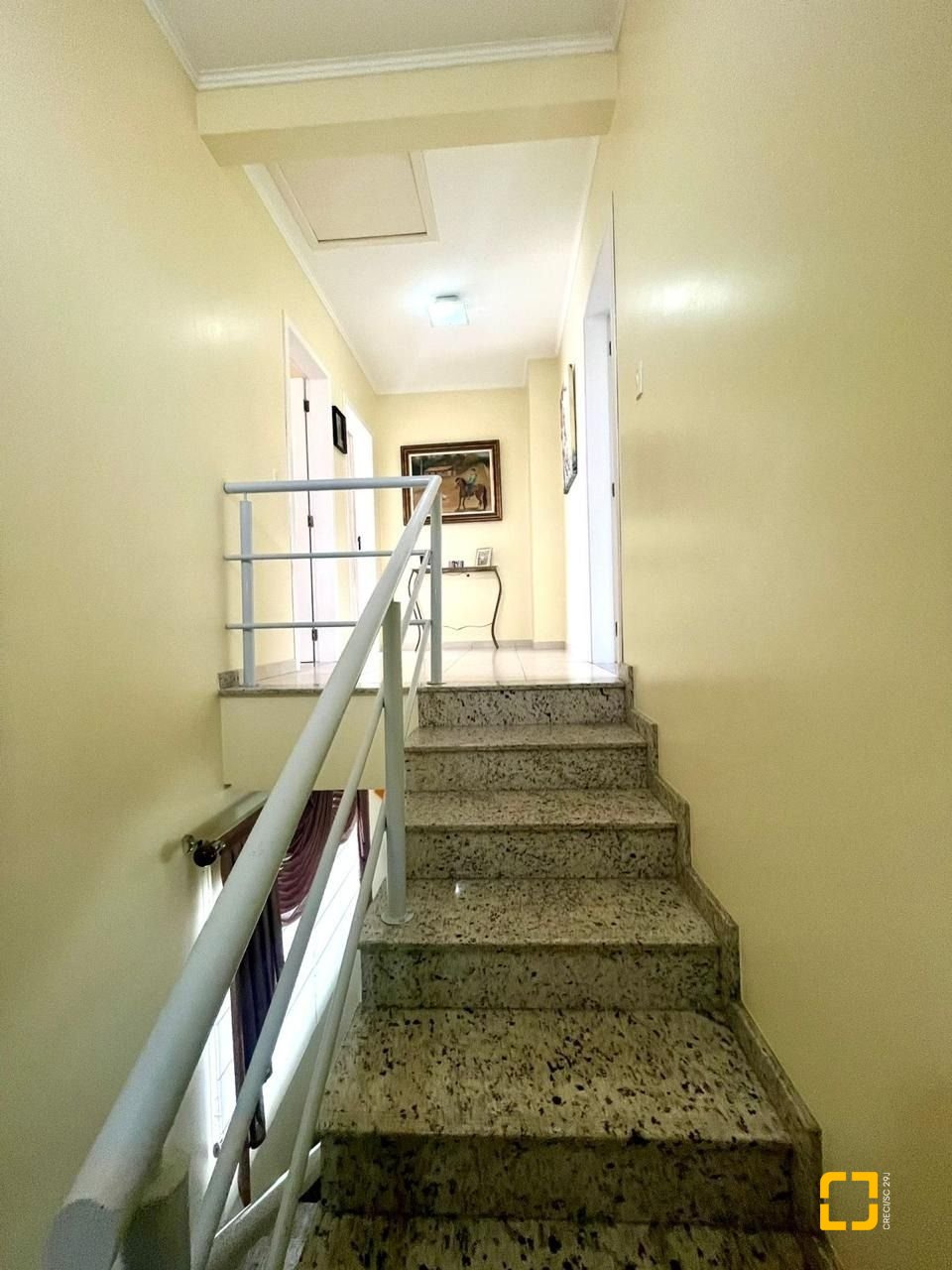 Casa com 223m², 3 quartos (sendo 3 suítes), 2 garagens, no bairro Ponta de Baixo em São José