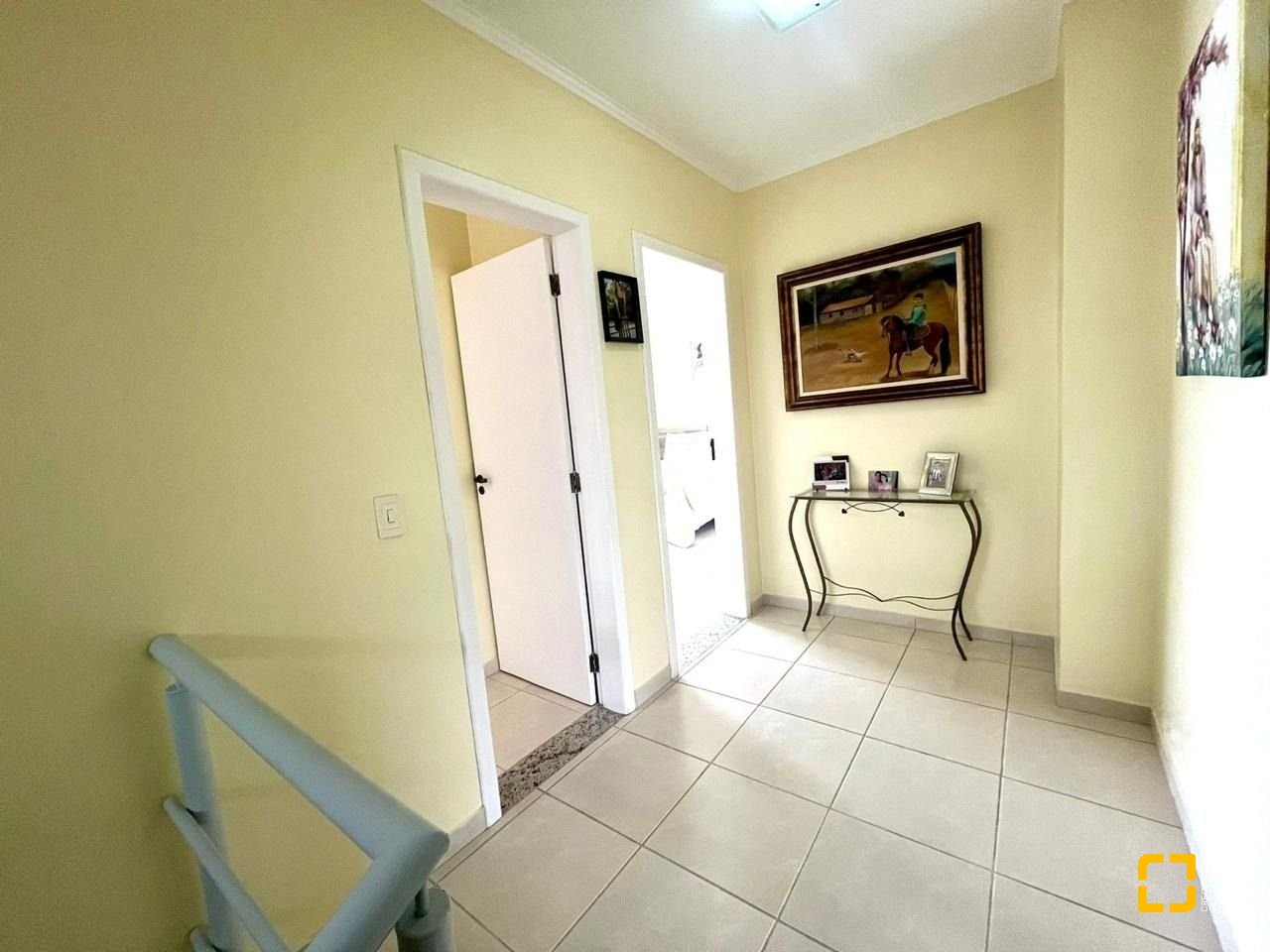 Casa com 223m², 3 quartos (sendo 3 suítes), 2 garagens, no bairro Ponta de Baixo em São José