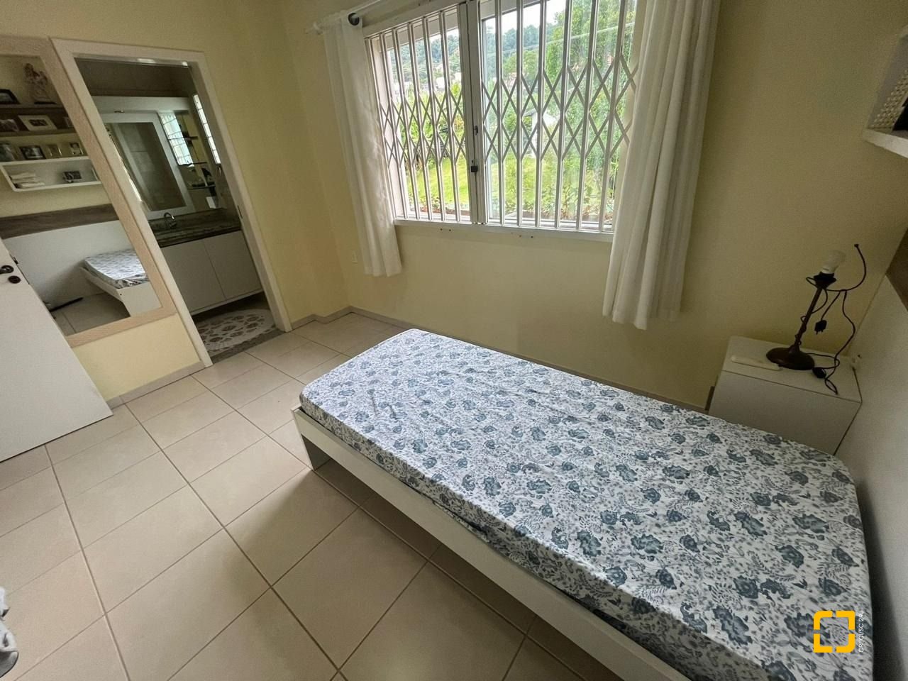 Casa com 223m², 3 quartos (sendo 3 suítes), 2 garagens, no bairro Ponta de Baixo em São José