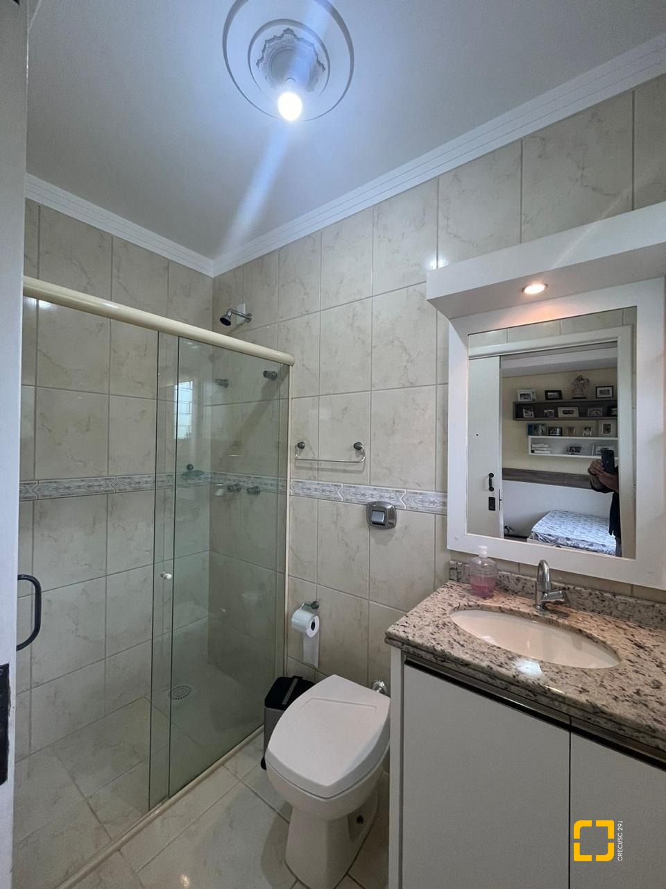 Casa com 223m², 3 quartos (sendo 3 suítes), 2 garagens, no bairro Ponta de Baixo em São José