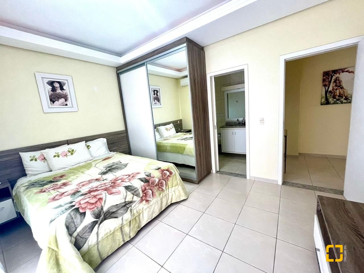 Casa com 223m², 3 quartos (sendo 3 suítes), 2 garagens, no bairro Ponta de Baixo em São José