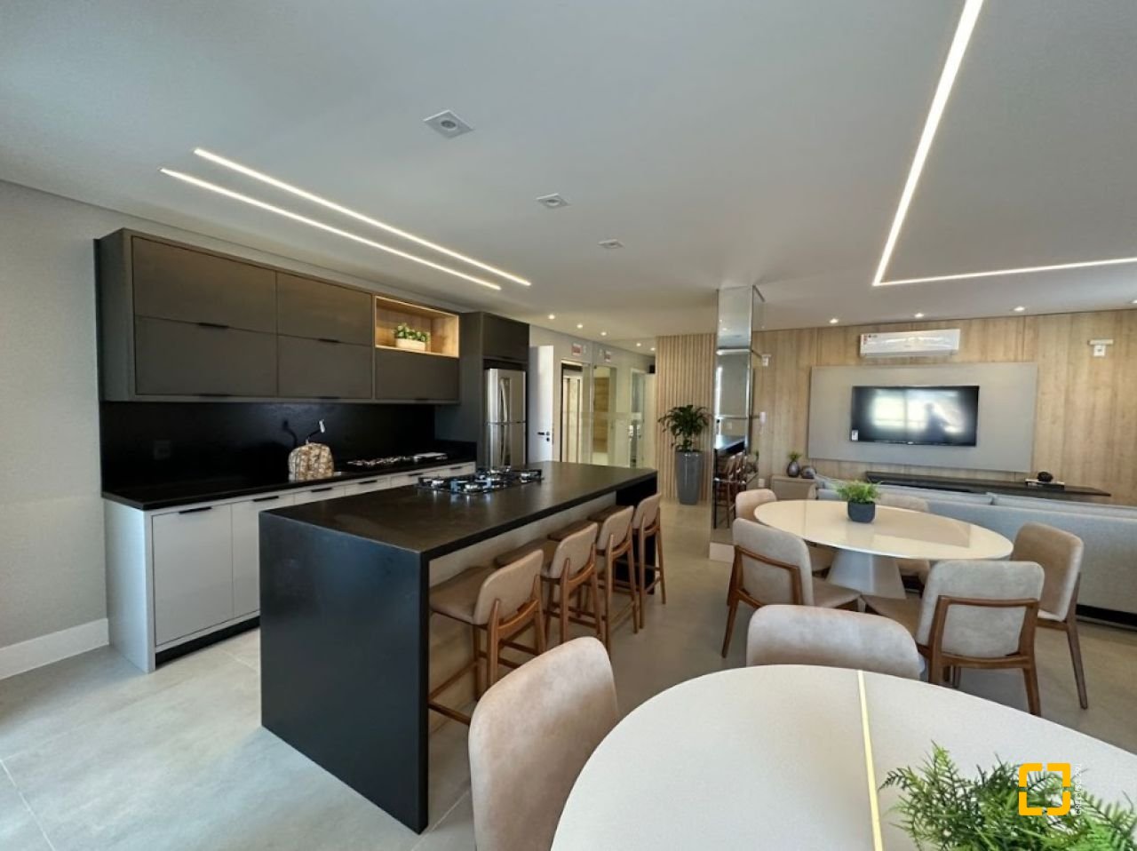 Apartamento com 75m², 2 quartos (sendo 1 suíte), 1 garagem, no bairro Barreiros em São José