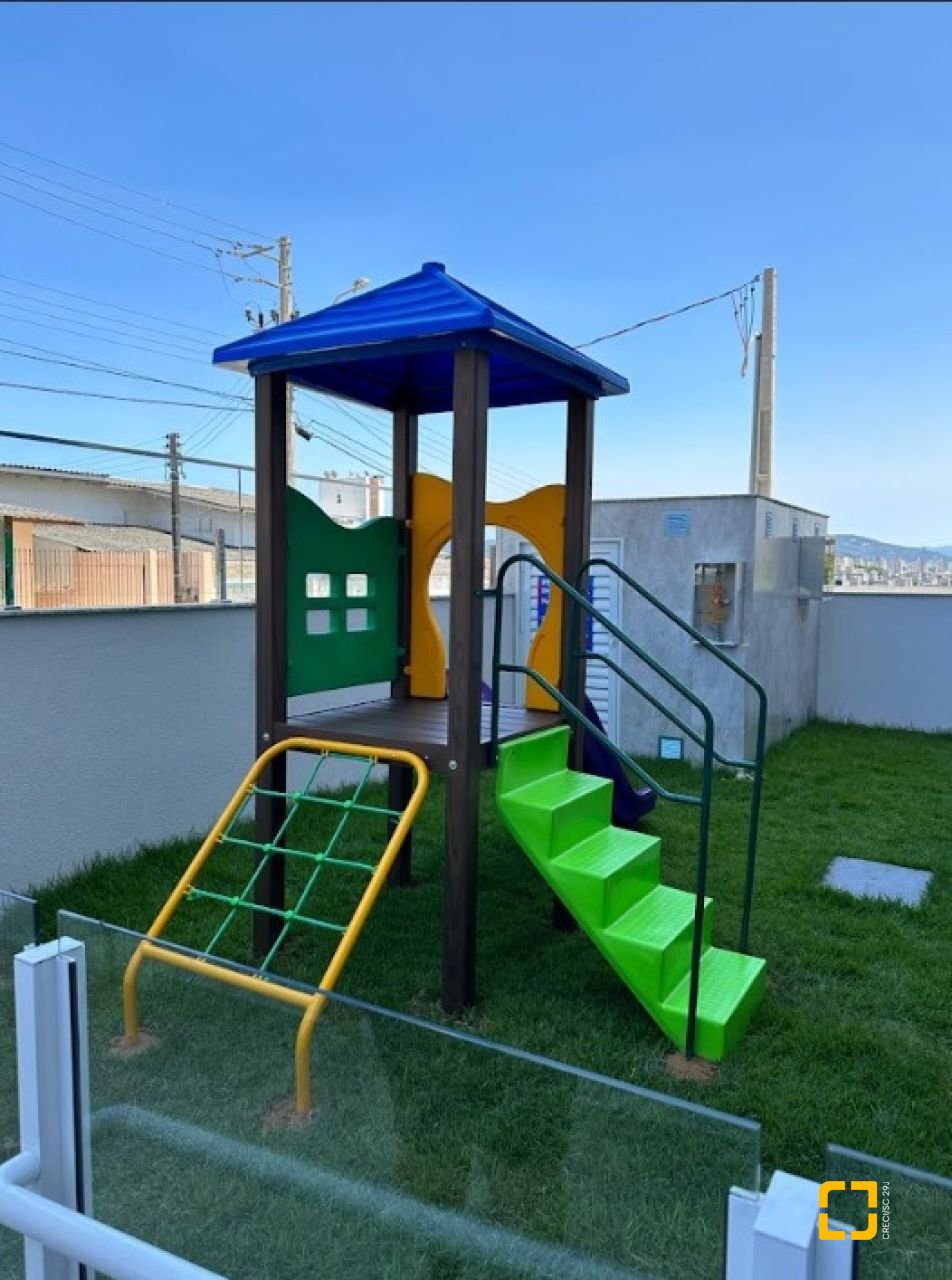 Apartamento com 75m², 2 quartos (sendo 1 suíte), 1 garagem, no bairro Barreiros em São José