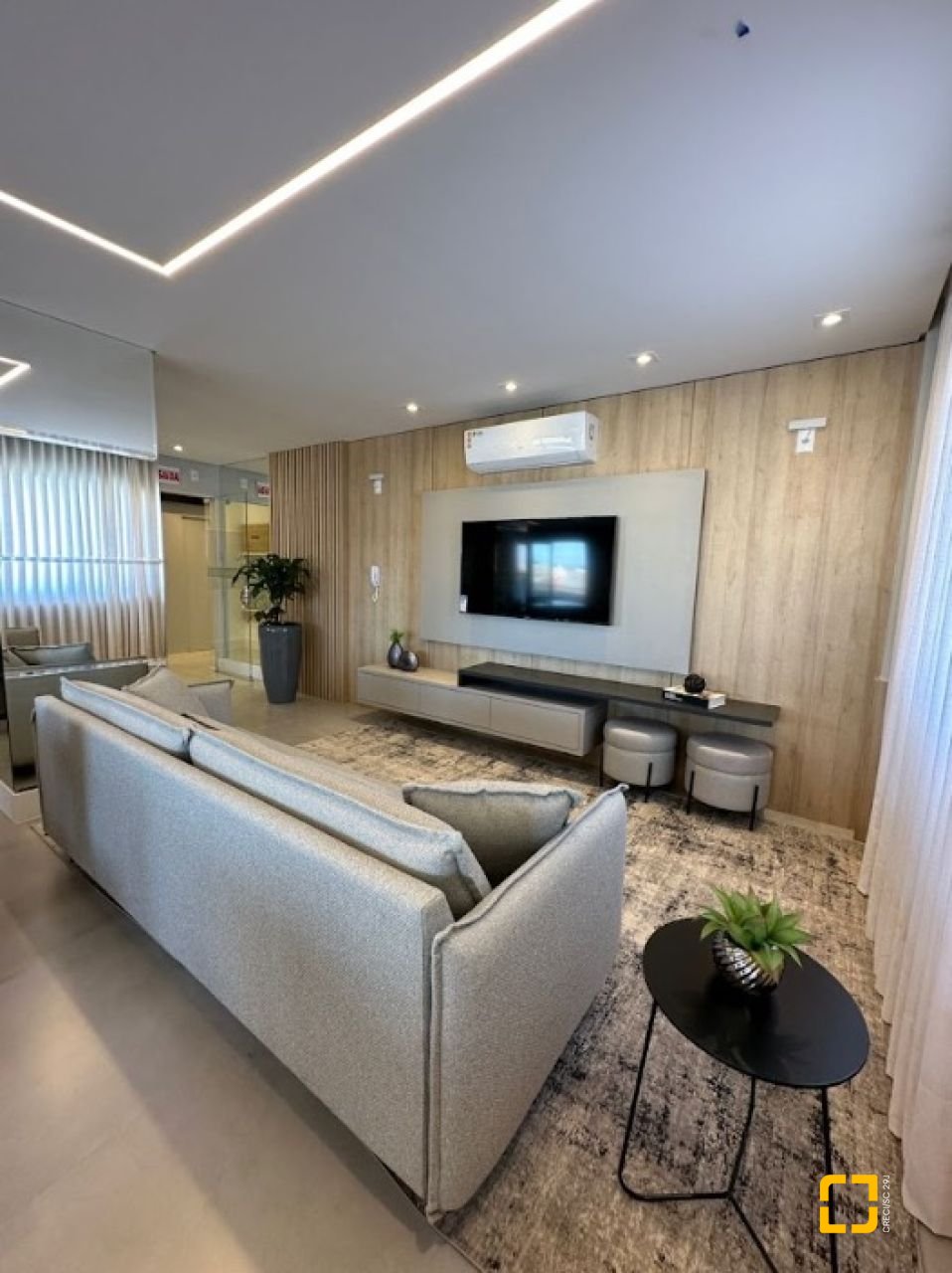 Apartamento com 75m², 2 quartos (sendo 1 suíte), 1 garagem, no bairro Barreiros em São José