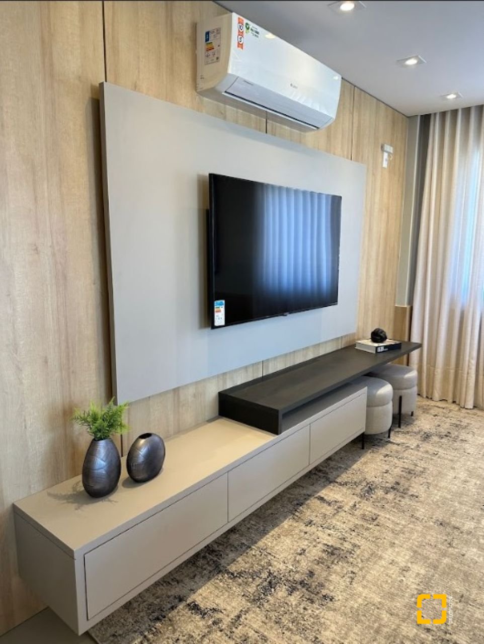 Apartamento com 75m², 2 quartos (sendo 1 suíte), 1 garagem, no bairro Barreiros em São José