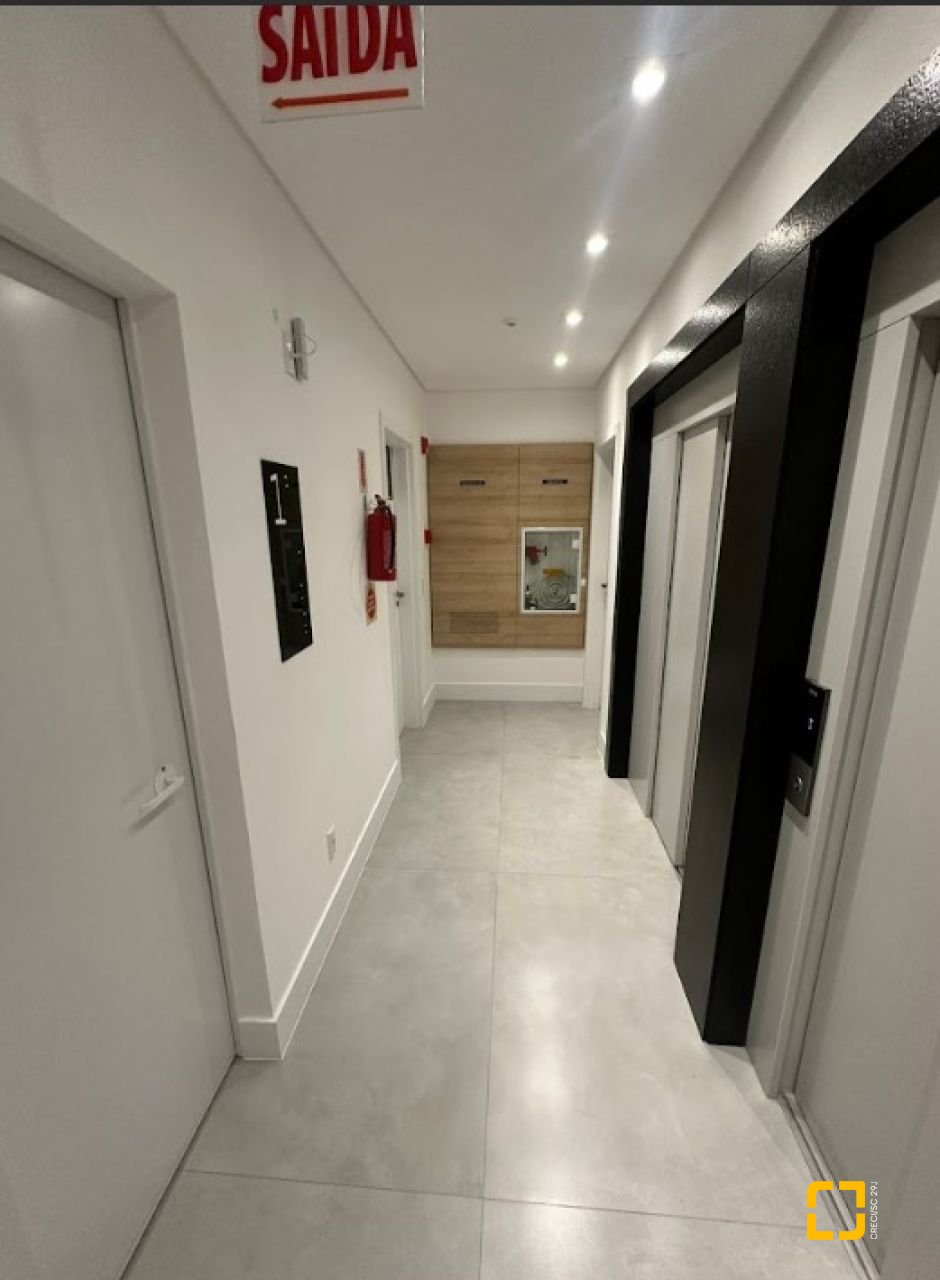 Apartamento com 75m², 2 quartos (sendo 1 suíte), 1 garagem, no bairro Barreiros em São José