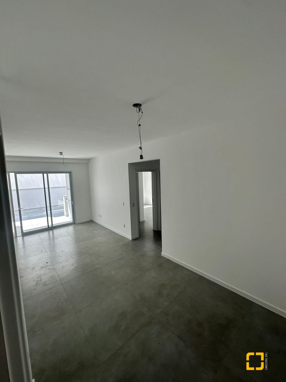Apartamento com 75m², 2 quartos (sendo 1 suíte), 1 garagem, no bairro Barreiros em São José
