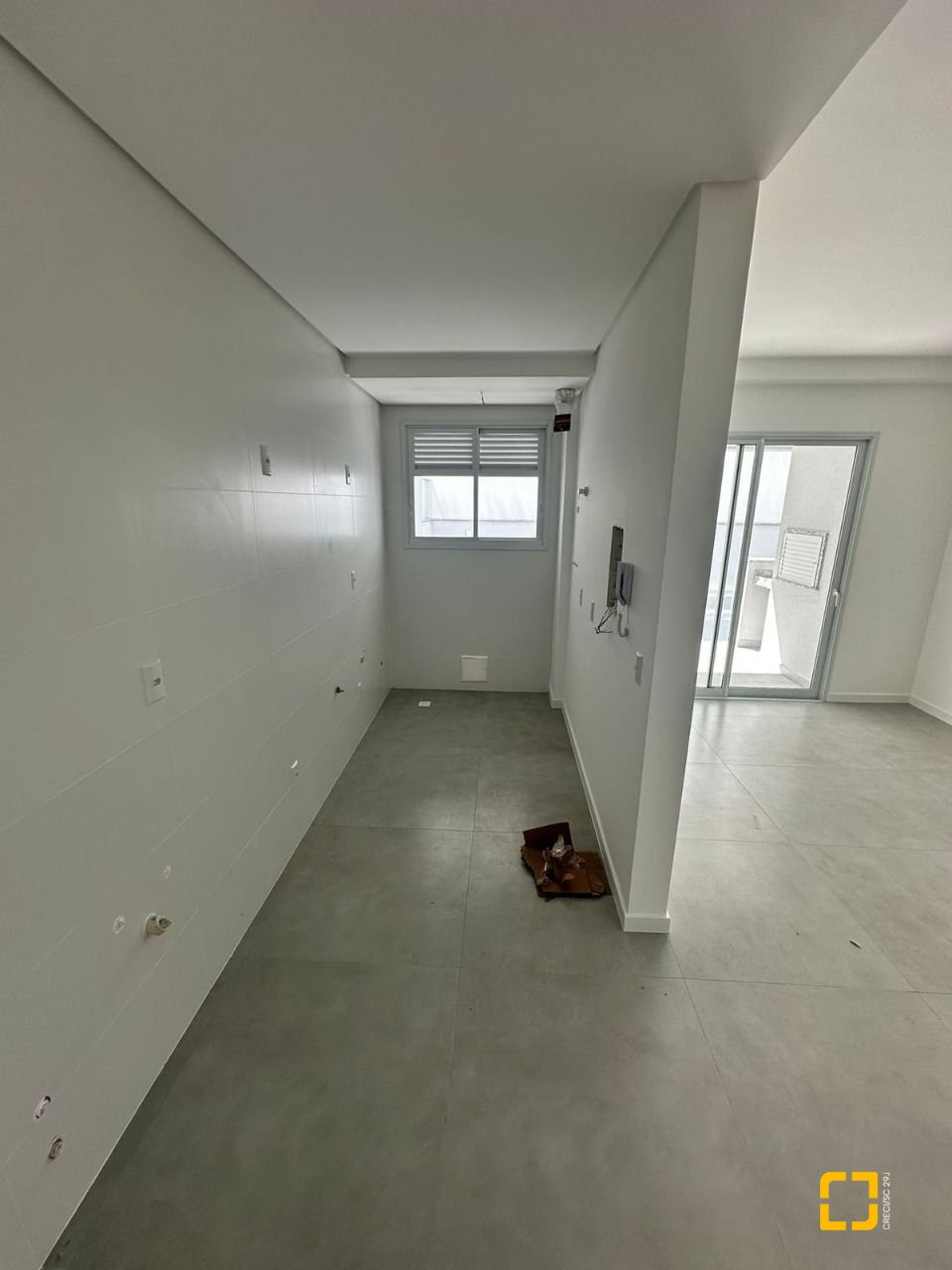 Apartamento com 75m², 2 quartos (sendo 1 suíte), 1 garagem, no bairro Barreiros em São José