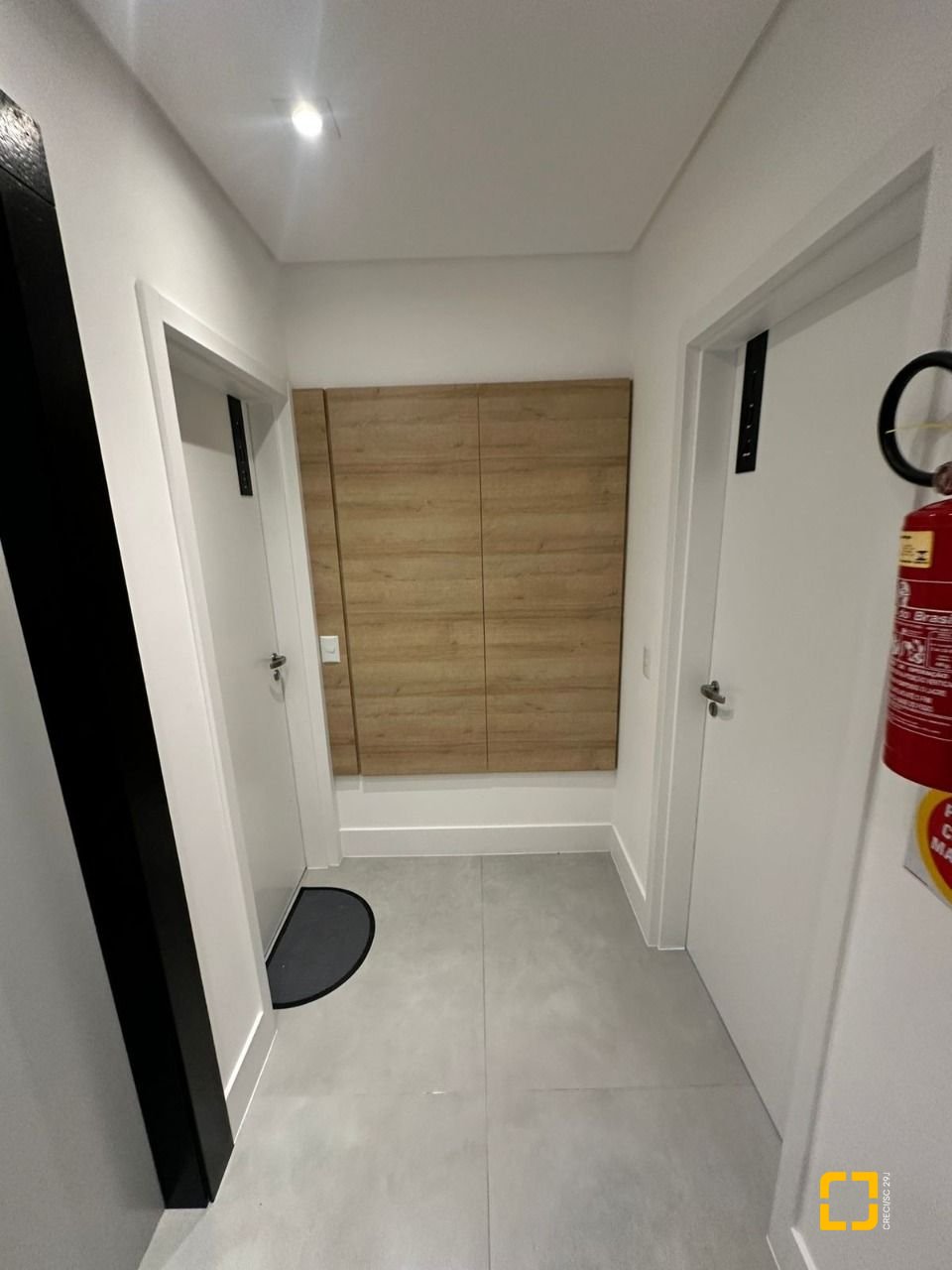 Apartamento com 75m², 2 quartos (sendo 1 suíte), 1 garagem, no bairro Barreiros em São José