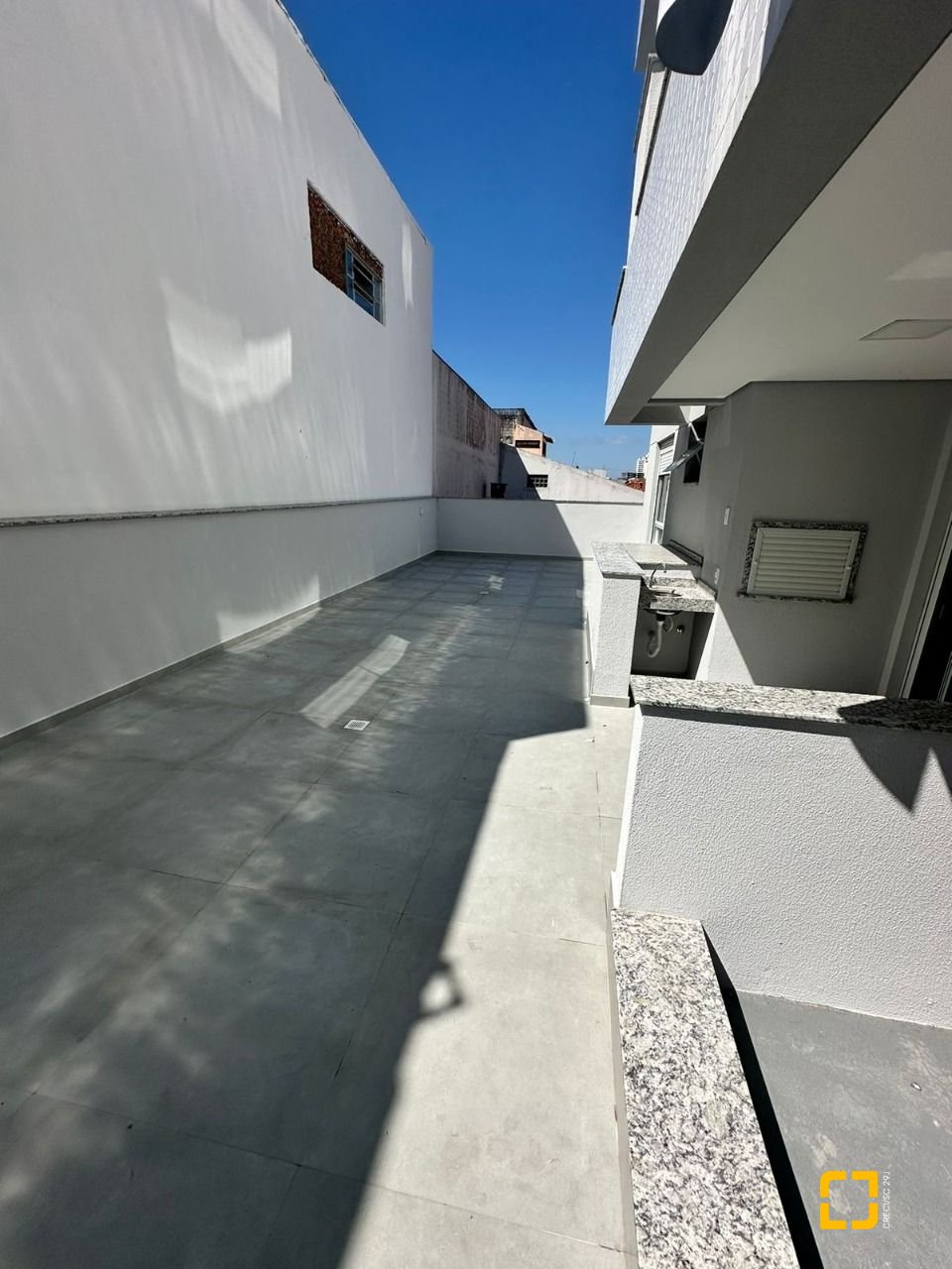 Apartamento com 75m², 2 quartos (sendo 1 suíte), 1 garagem, no bairro Barreiros em São José