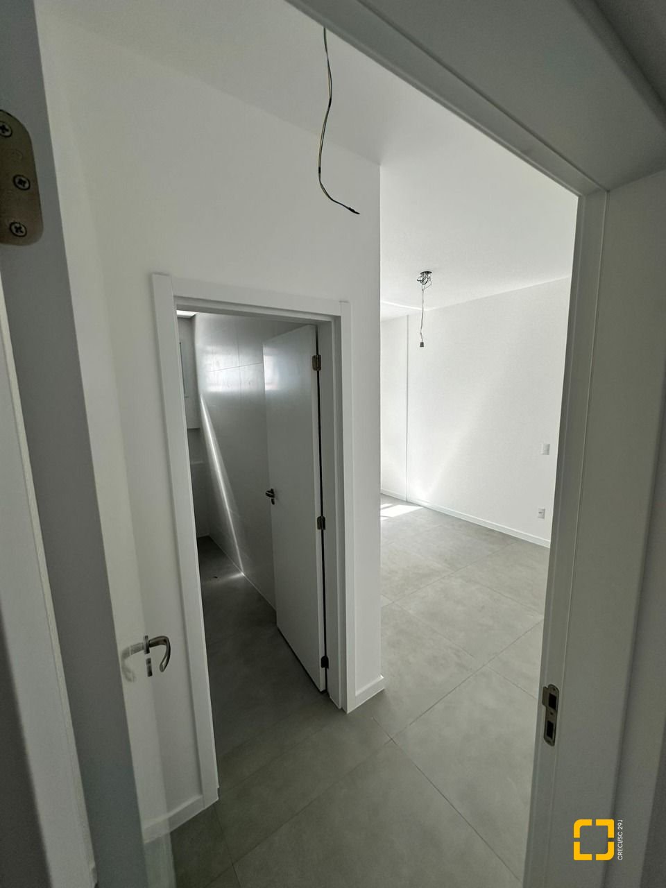 Apartamento com 75m², 2 quartos (sendo 1 suíte), 1 garagem, no bairro Barreiros em São José