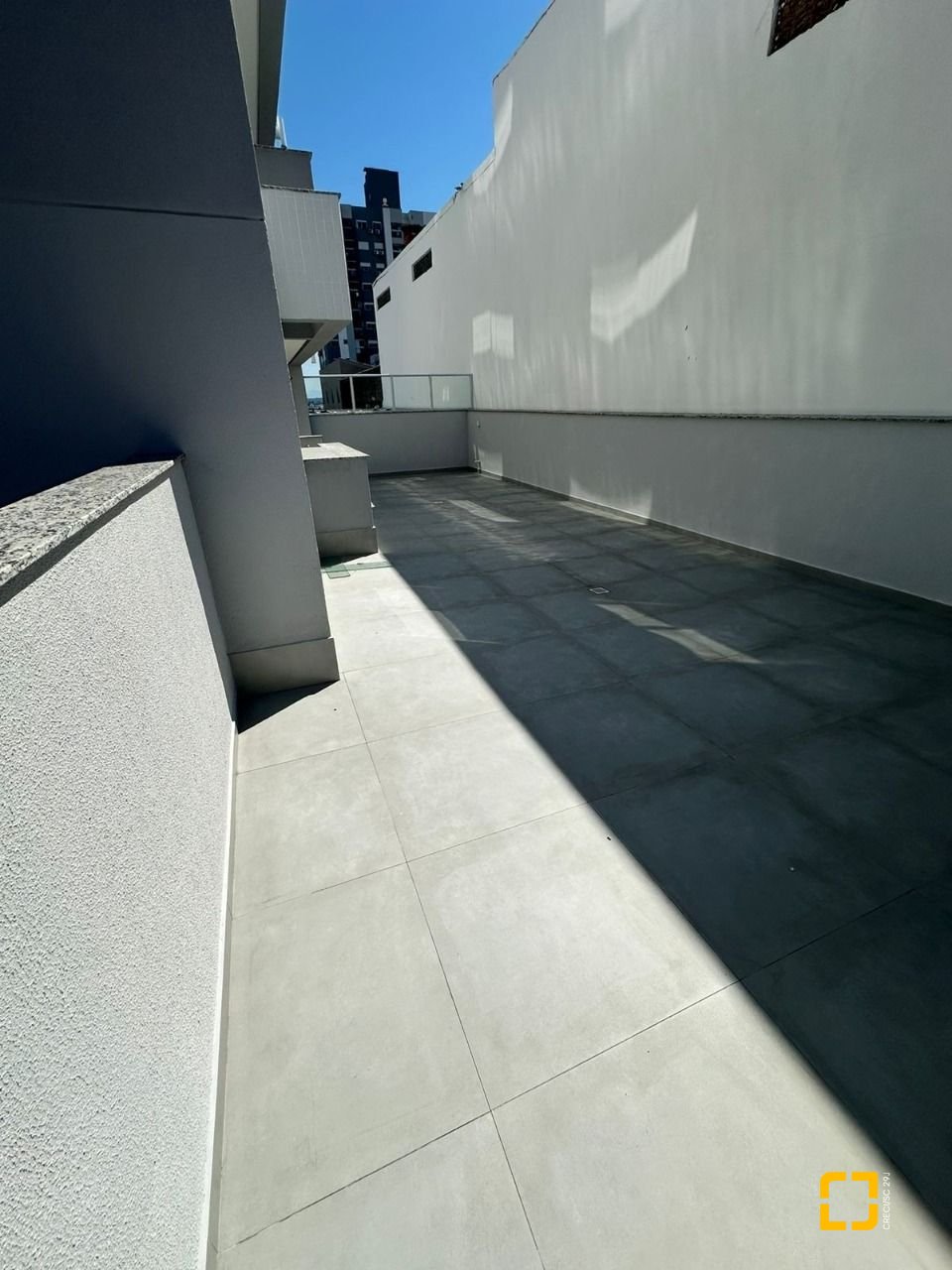 Apartamento com 75m², 2 quartos (sendo 1 suíte), 1 garagem, no bairro Barreiros em São José