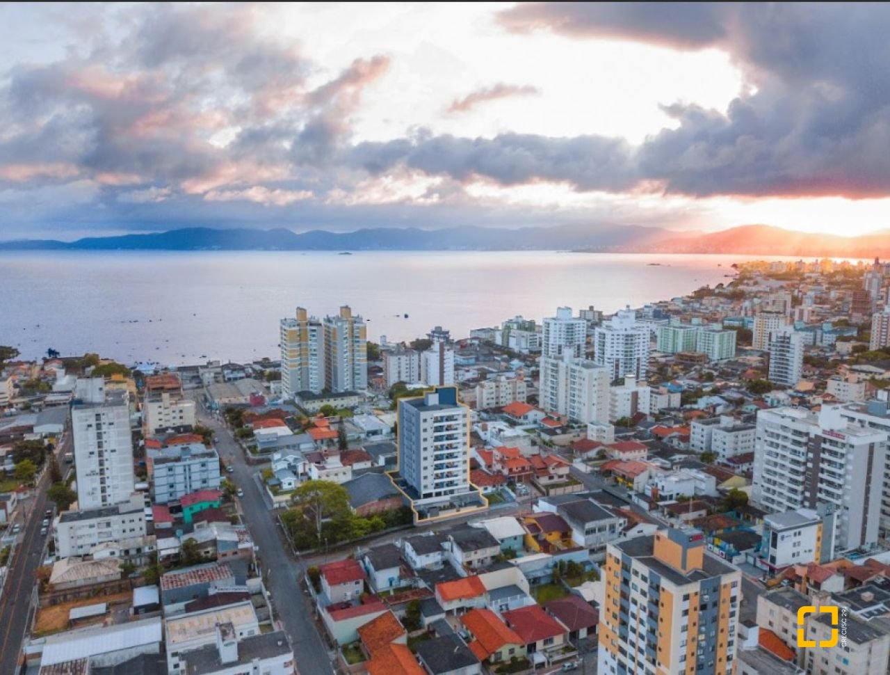 Apartamento com 75m², 2 quartos (sendo 1 suíte), 1 garagem, no bairro Barreiros em São José
