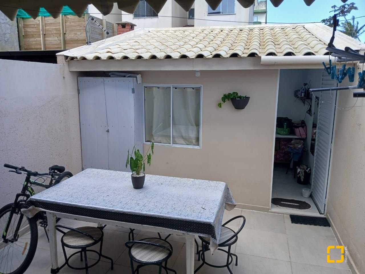 Casa com 85m², 2 quartos (sendo 2 suítes), 1 garagem, no bairro Serraria em São José