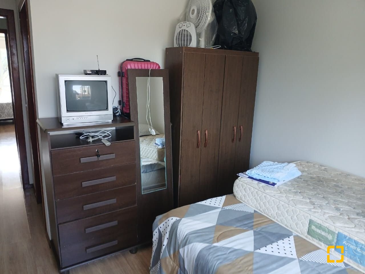 Casa com 85m², 2 quartos (sendo 2 suítes), 1 garagem, no bairro Serraria em São José
