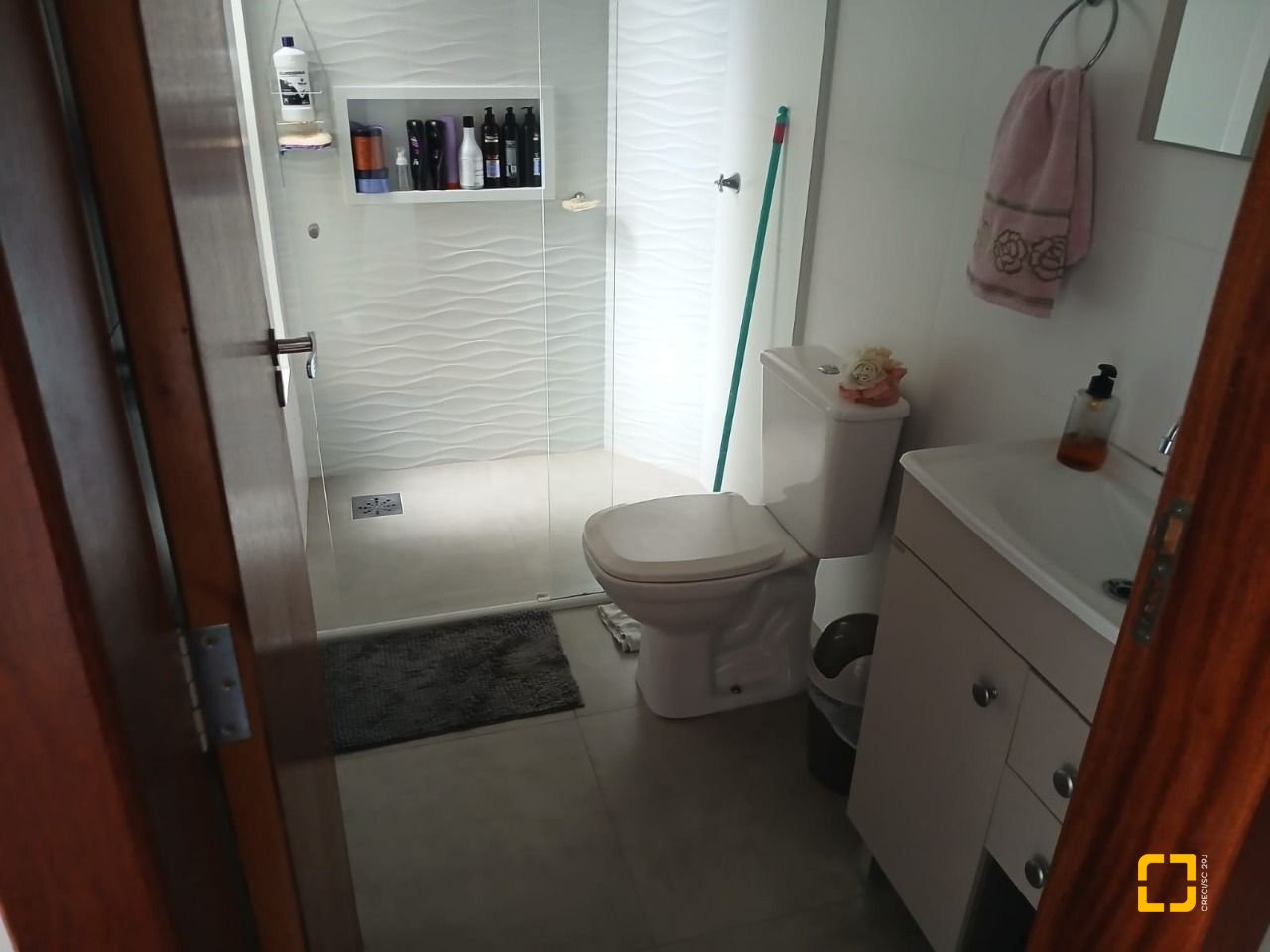 Casa com 85m², 2 quartos (sendo 2 suítes), 1 garagem, no bairro Serraria em São José