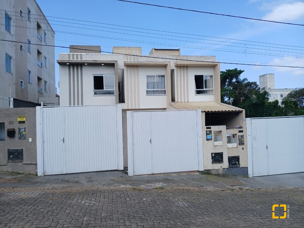 Casa com 85m², 2 quartos (sendo 2 suítes), 1 garagem, no bairro Serraria em São José