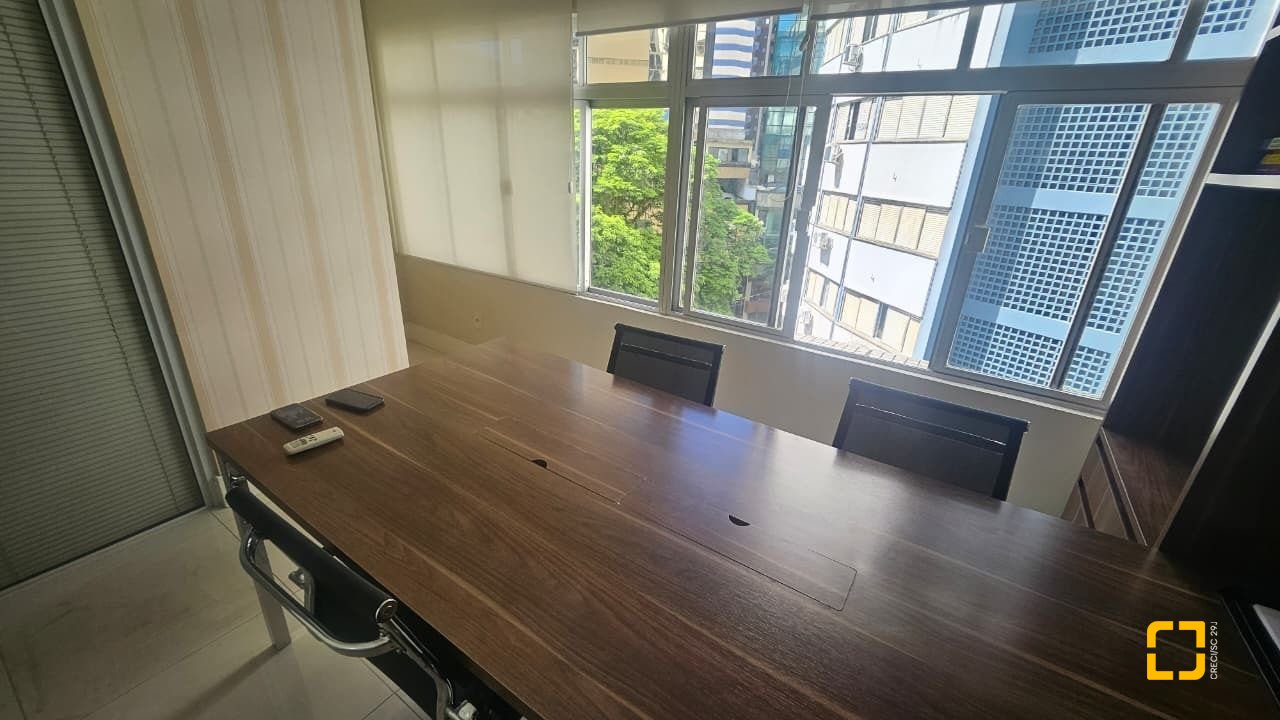 Sala com 58m², no bairro Centro em Florianópolis