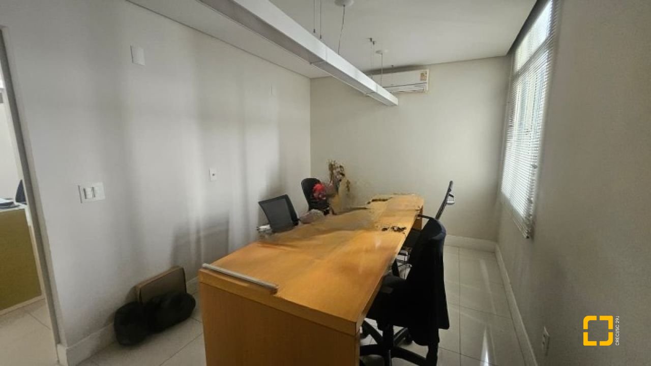 Sala com 58m², no bairro Centro em Florianópolis