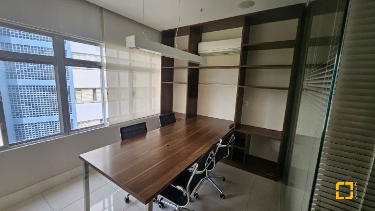 Sala com 58m², no bairro Centro em Florianópolis