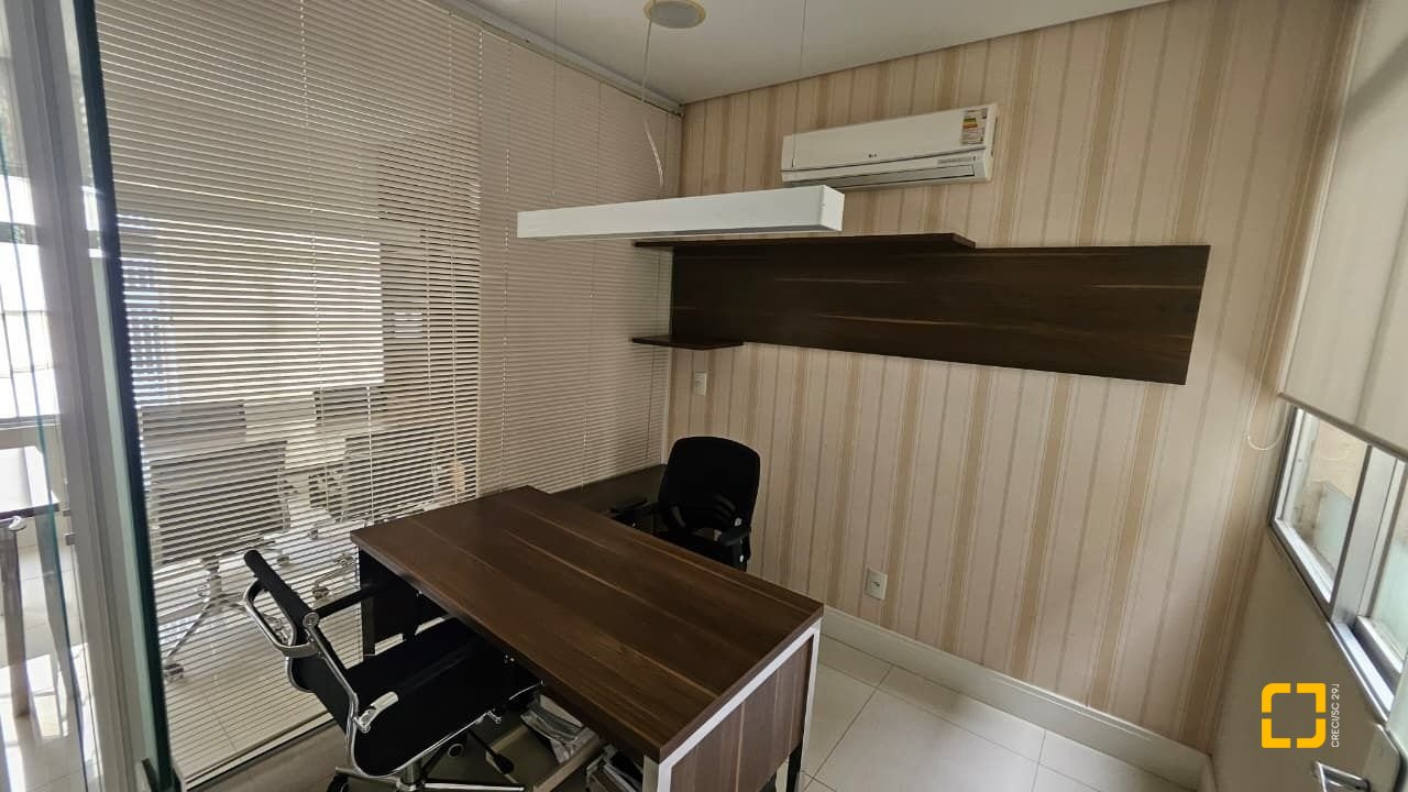 Sala com 58m², no bairro Centro em Florianópolis