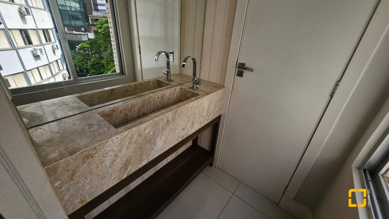 Sala com 58m², no bairro Centro em Florianópolis