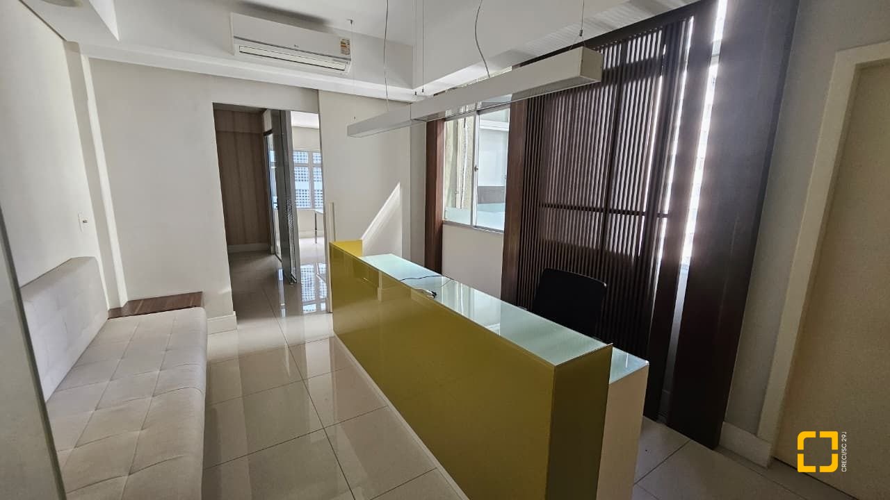 Sala com 58m², no bairro Centro em Florianópolis