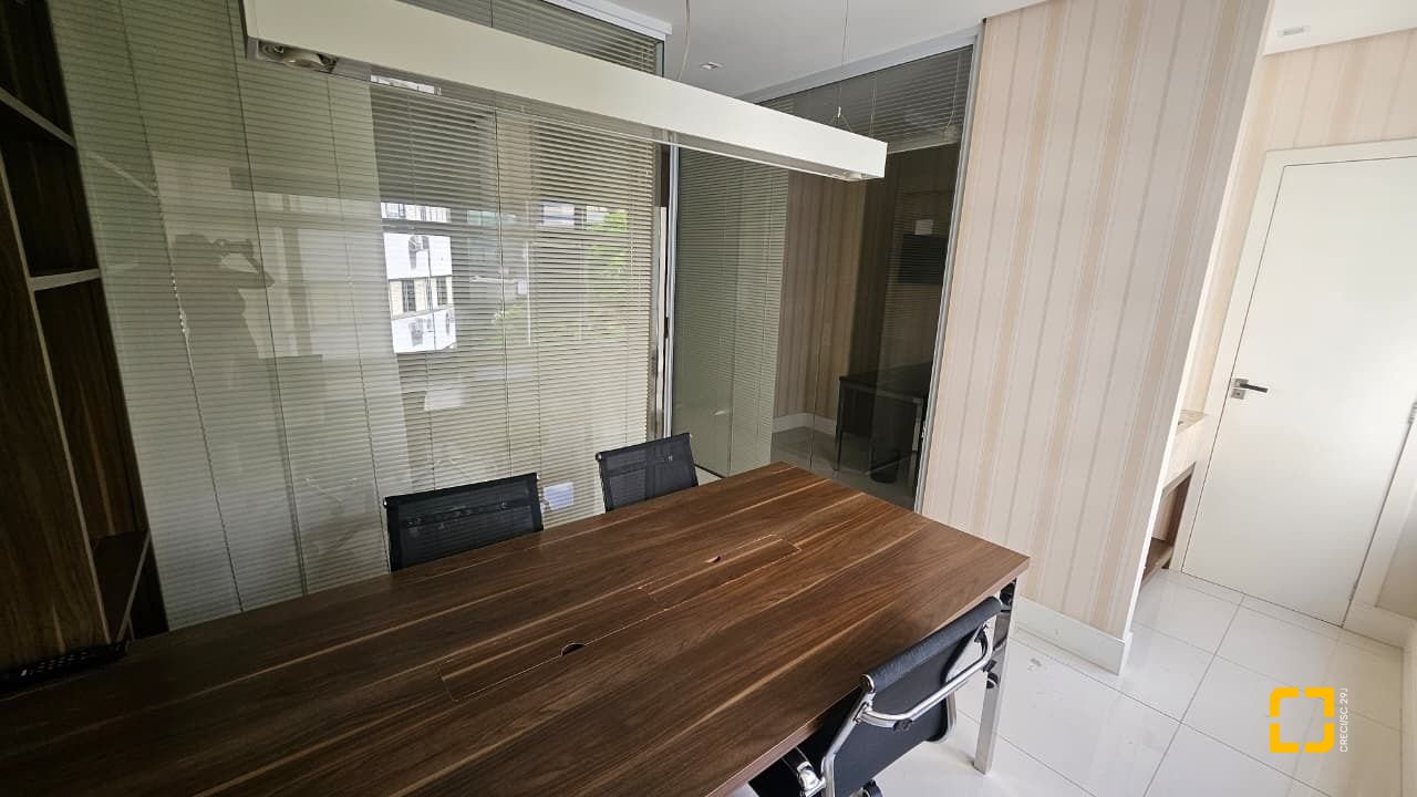 Sala com 58m², no bairro Centro em Florianópolis
