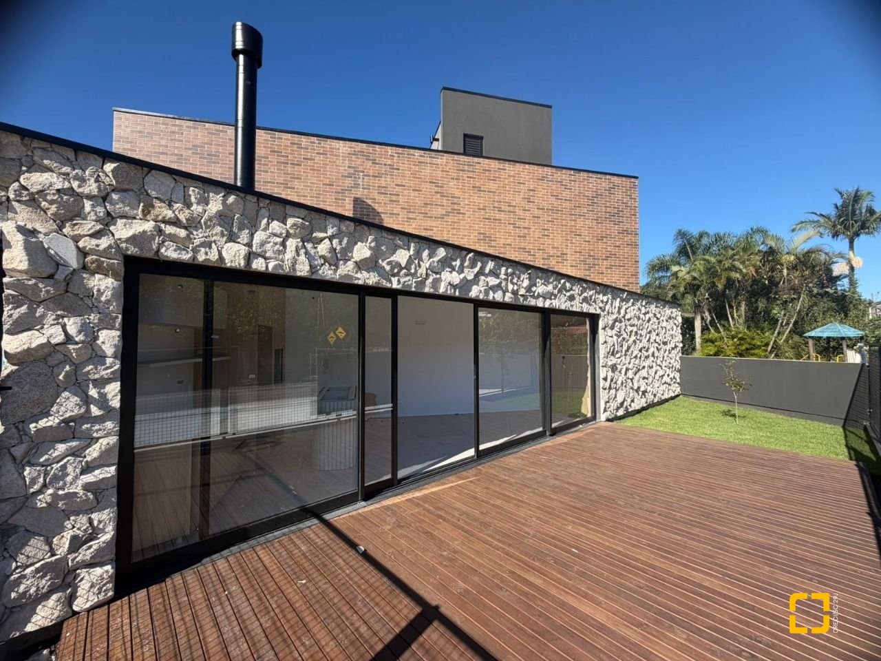 Casa de Condomínio com 85m², 2 quartos (sendo 1 suíte), 1 garagem, no bairro Cachoeira do Bom Jesus em Florianópolis