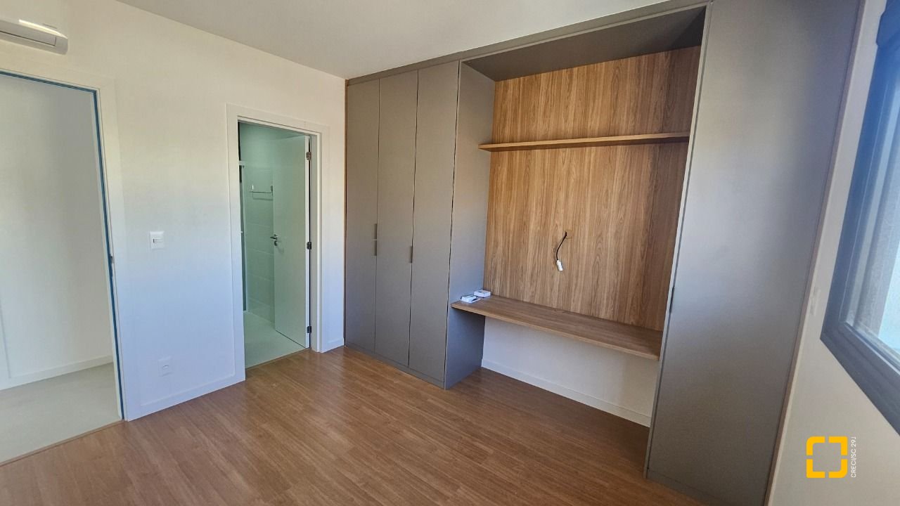 Apartamento com 45m², 2 quartos (sendo 1 suíte), 1 garagem, no bairro Centro em Florianópolis
