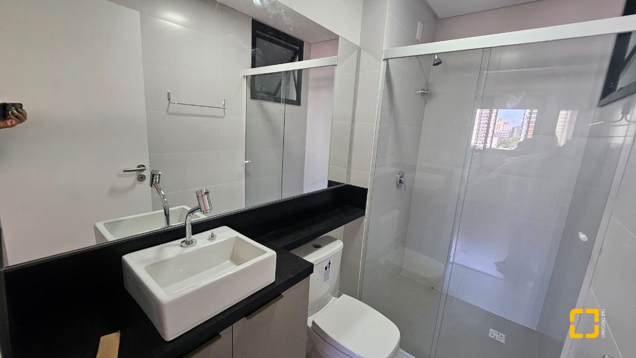 Apartamento com 45m², 2 quartos (sendo 1 suíte), 1 garagem, no bairro Centro em Florianópolis