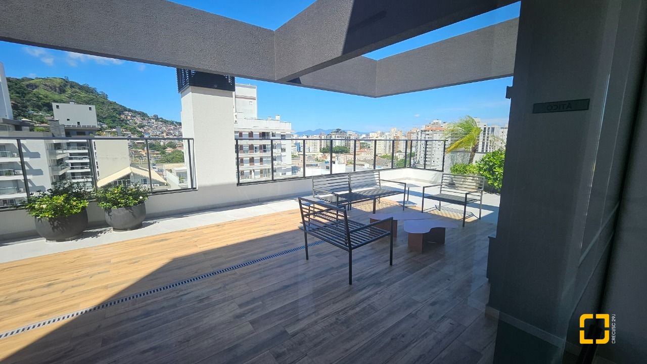 Apartamento com 45m², 2 quartos (sendo 1 suíte), 1 garagem, no bairro Centro em Florianópolis