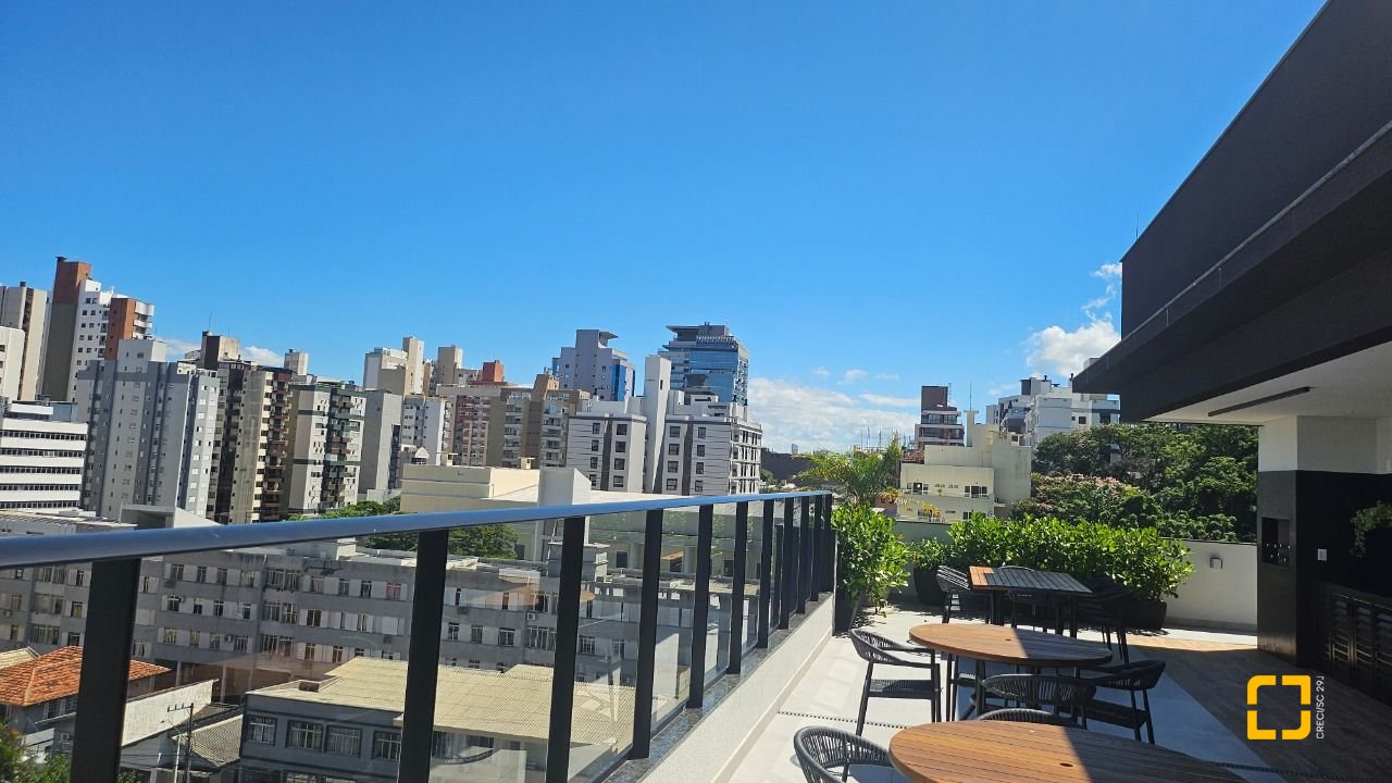 Apartamento com 45m², 2 quartos (sendo 1 suíte), 1 garagem, no bairro Centro em Florianópolis