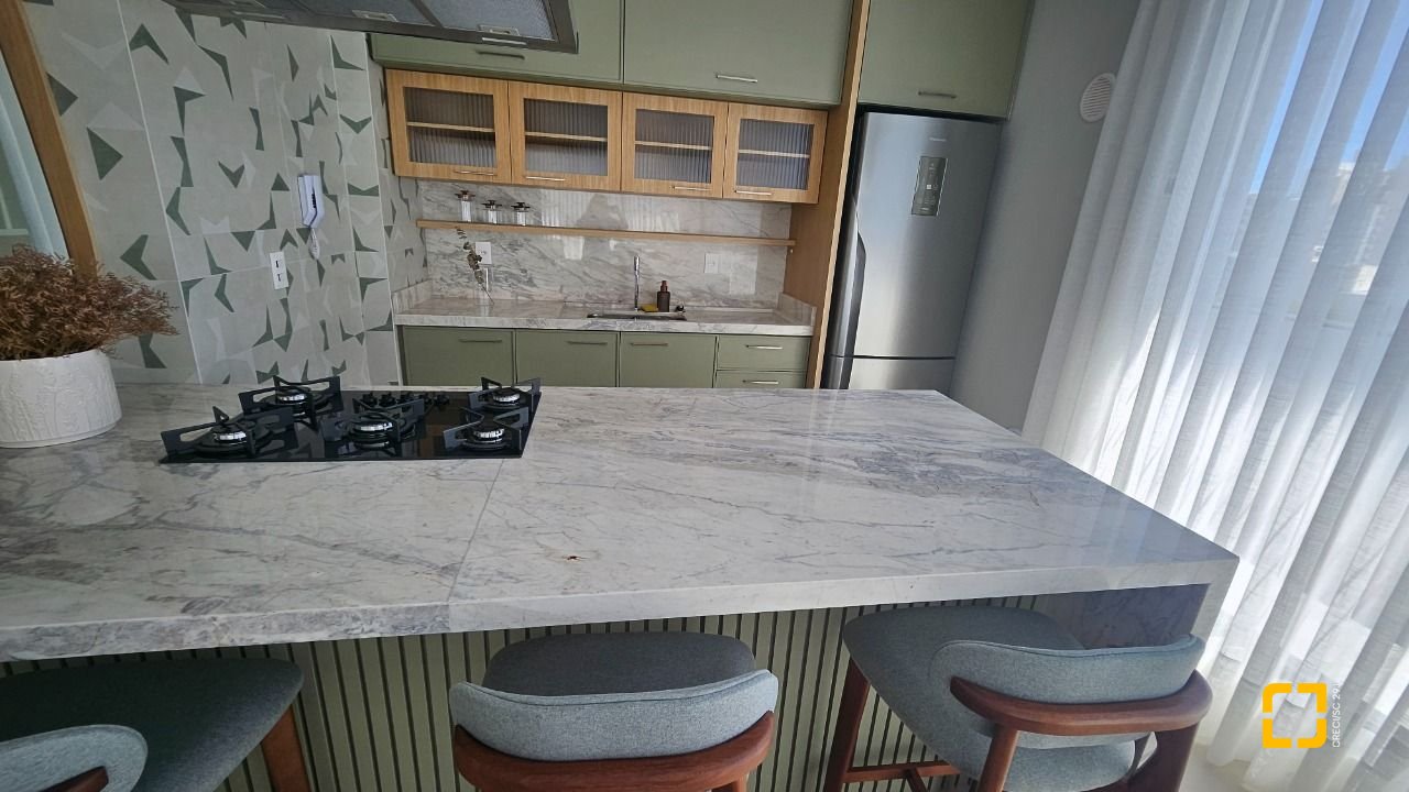 Apartamento com 45m², 2 quartos (sendo 1 suíte), 1 garagem, no bairro Centro em Florianópolis