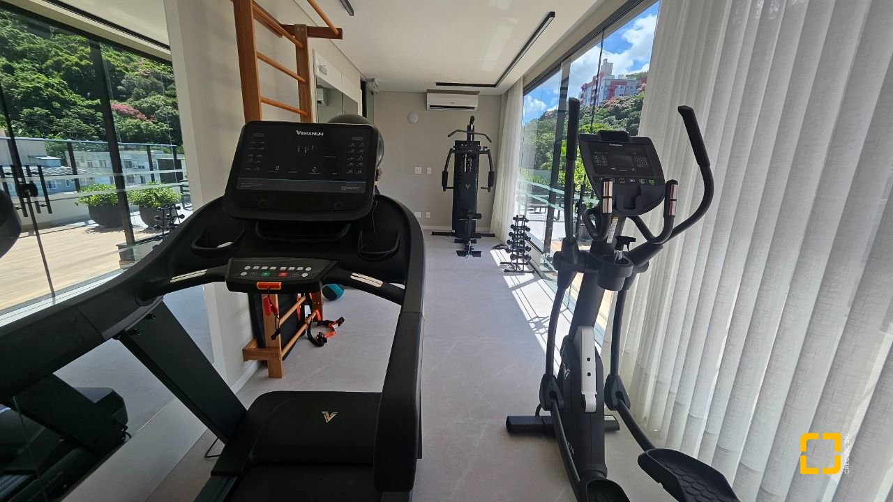 Apartamento com 45m², 2 quartos (sendo 1 suíte), 1 garagem, no bairro Centro em Florianópolis