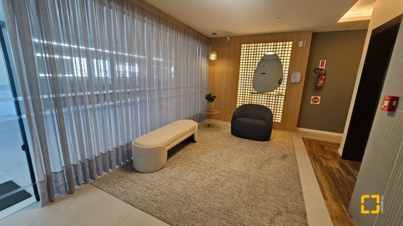 Apartamento com 45m², 2 quartos (sendo 1 suíte), 1 garagem, no bairro Centro em Florianópolis