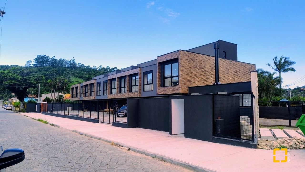 Casa de Condomínio com 86m², 2 quartos (sendo 1 suíte), 1 garagem, no bairro Cachoeira do Bom Jesus em Florianópolis
