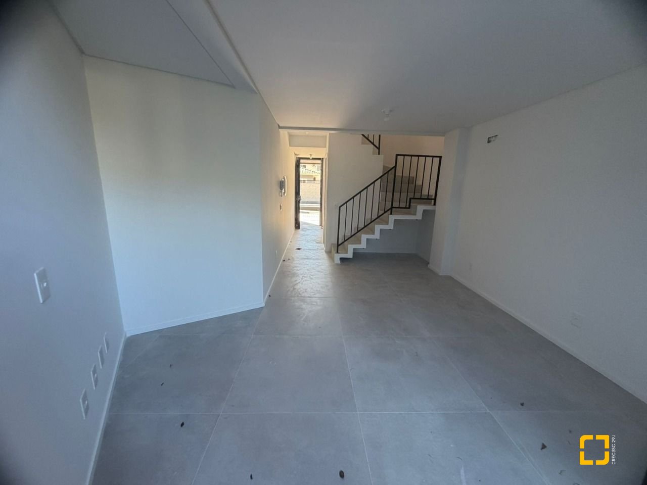 Casa de Condomínio com 85m², 2 quartos (sendo 1 suíte), 1 garagem, no bairro Cachoeira do Bom Jesus em Florianópolis