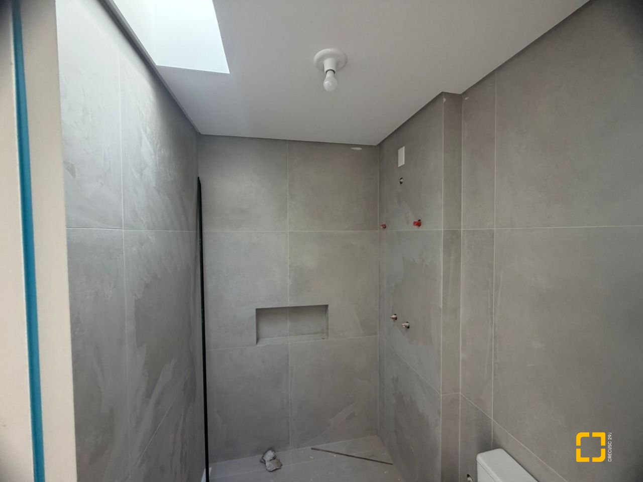 Casa de Condomínio com 85m², 2 quartos (sendo 1 suíte), 1 garagem, no bairro Cachoeira do Bom Jesus em Florianópolis