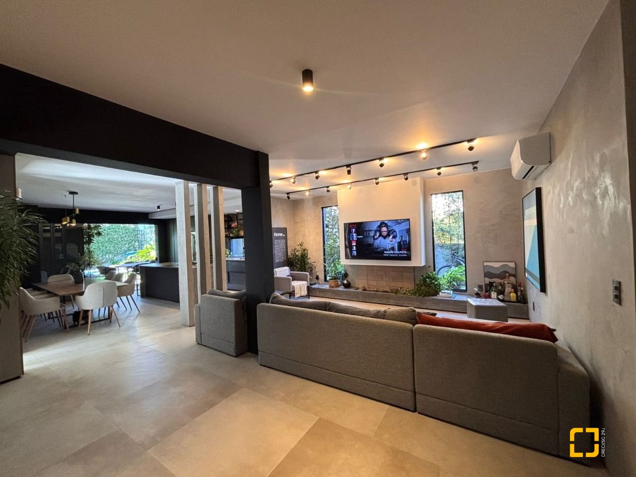 Casa com 315m², 4 quartos (sendo 3 suítes), 4 garagens, no bairro Jurerê Internacional em Florianópolis