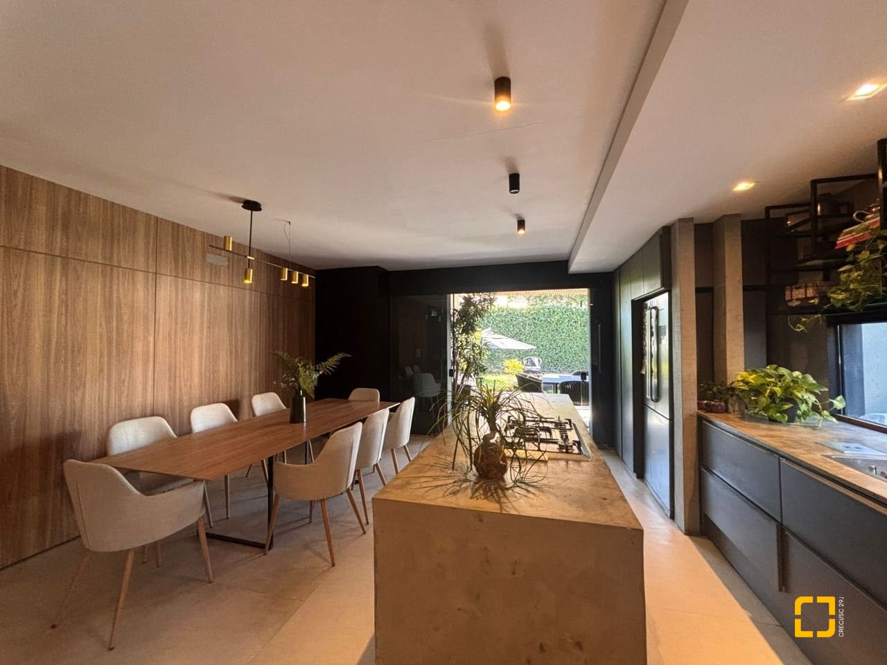 Casa com 315m², 4 quartos (sendo 3 suítes), 4 garagens, no bairro Jurerê Internacional em Florianópolis