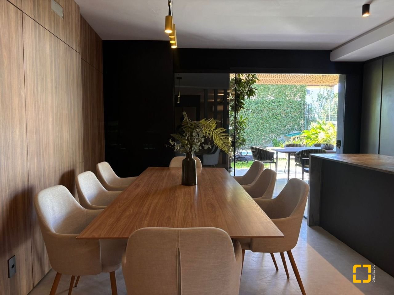 Casa com 315m², 4 quartos (sendo 3 suítes), 4 garagens, no bairro Jurerê Internacional em Florianópolis