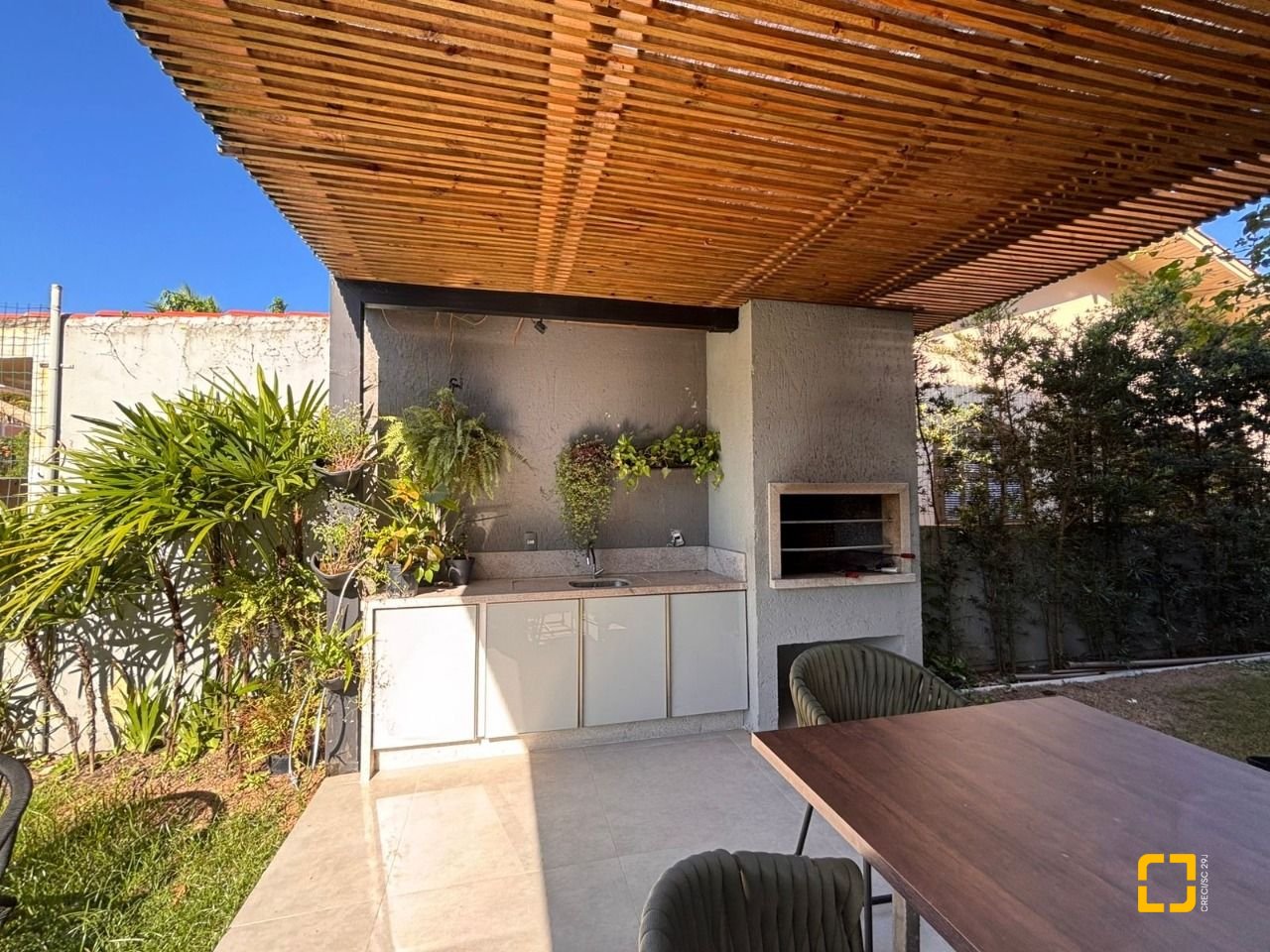 Casa com 315m², 4 quartos (sendo 3 suítes), 4 garagens, no bairro Jurerê Internacional em Florianópolis