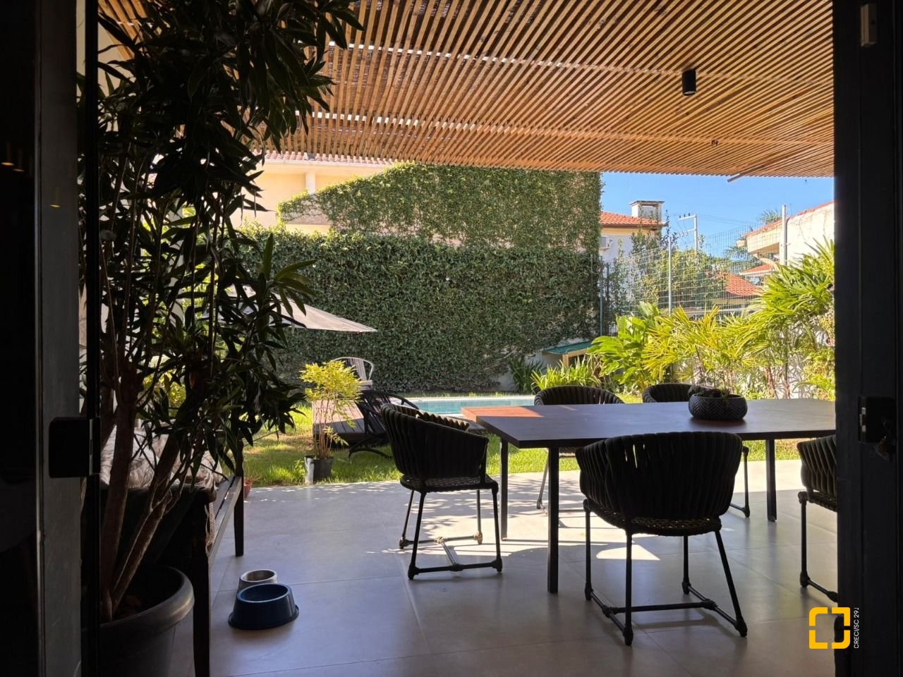 Casa com 315m², 4 quartos (sendo 3 suítes), 4 garagens, no bairro Jurerê Internacional em Florianópolis