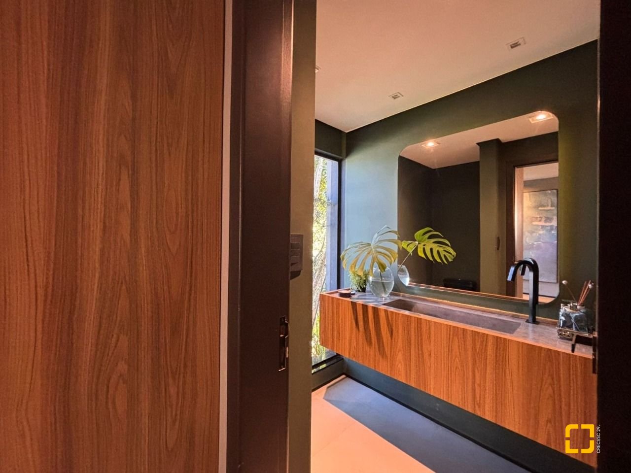 Casa com 315m², 4 quartos (sendo 3 suítes), 4 garagens, no bairro Jurerê Internacional em Florianópolis