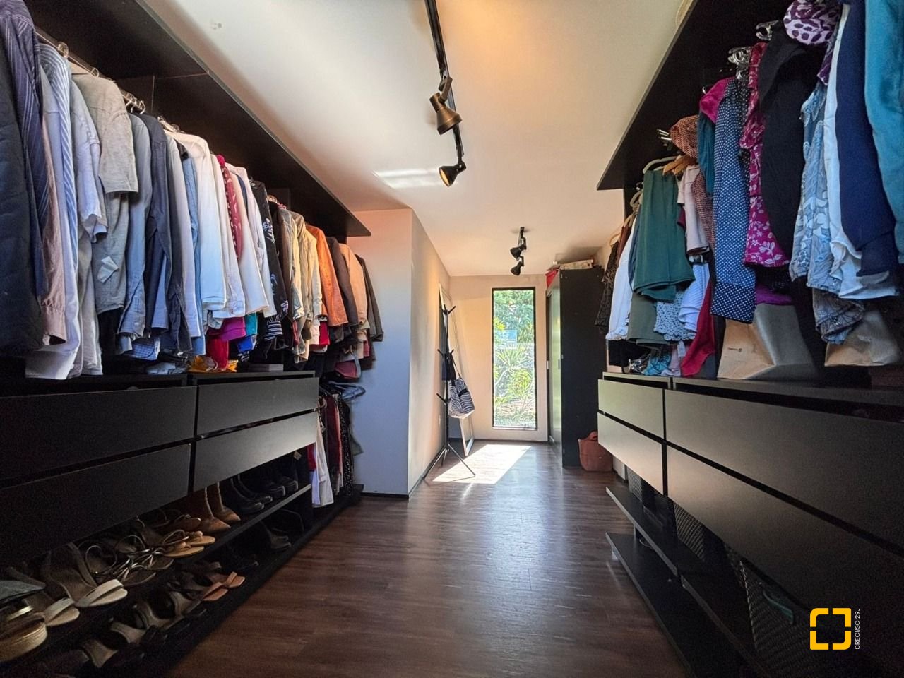 Casa com 315m², 4 quartos (sendo 3 suítes), 4 garagens, no bairro Jurerê Internacional em Florianópolis