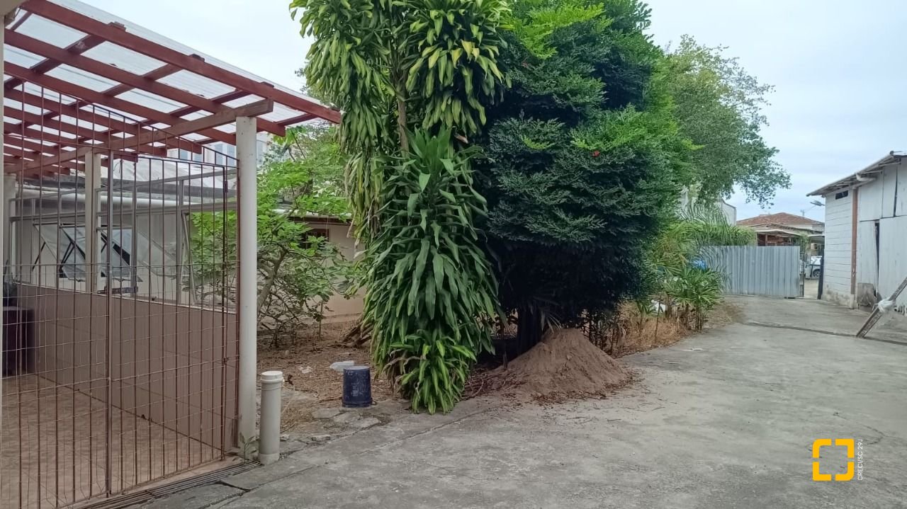 Terreno com 2425m², no bairro Ponte do Imaruim em Palhoça